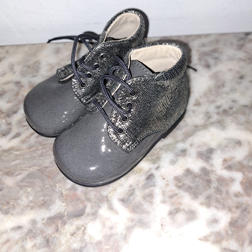 Beberlis Gold Baby Shoes Size 19 (US 4) New Unboxed
